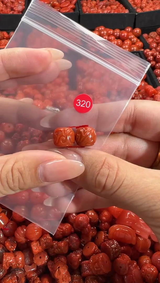 颈饰未镶嵌南红玛瑙1