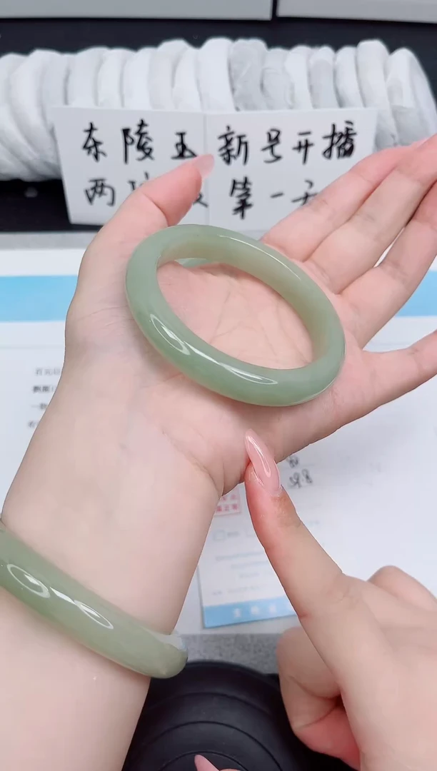 石英质玉手镯未镶嵌80-59.8