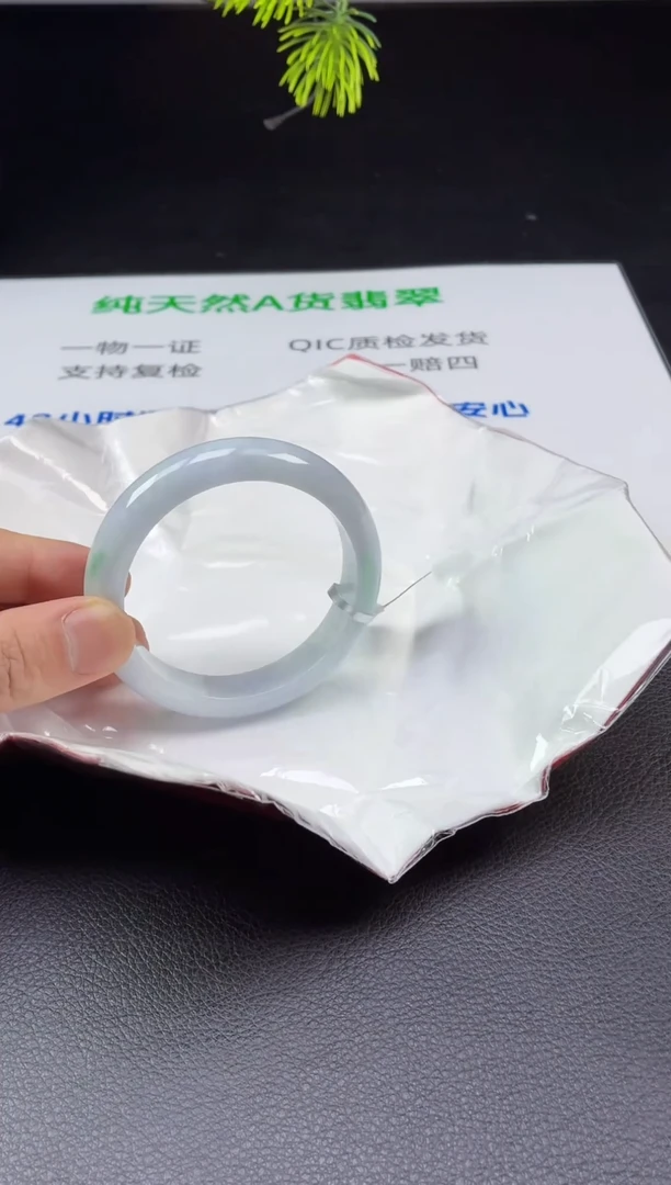翡翠手镯未镶嵌纯天然A货翡翠手镯