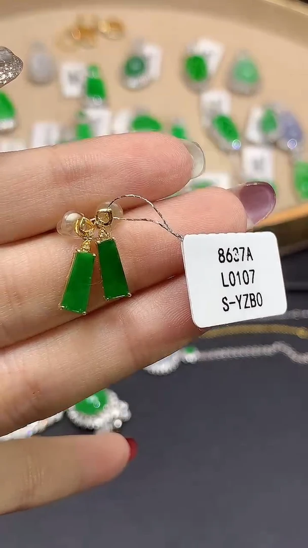 【闪购商品】翡翠吊坠(不含链)18K金镶嵌多样性发其一L0107
