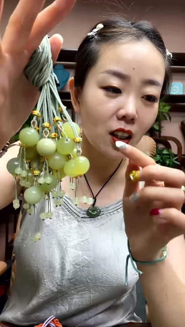 岫玉未镶嵌吊坠多样性发货发其中之一