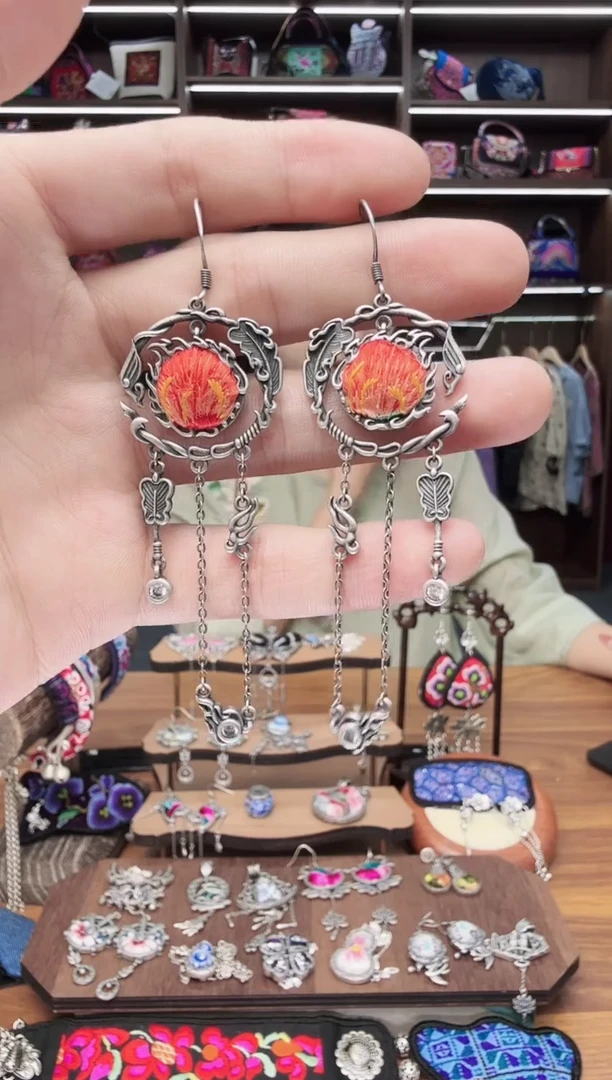 织绣104蒙阿苏苗绣传承店
