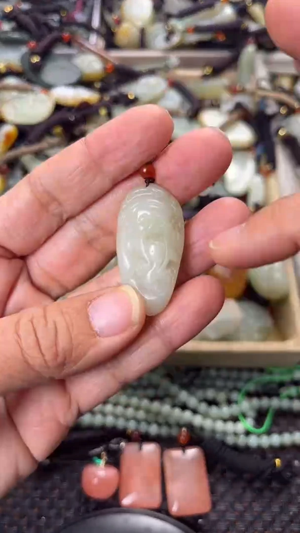 【闪购商品】和田玉颈饰未镶嵌多样性发货没有证书拍一发一有瑕