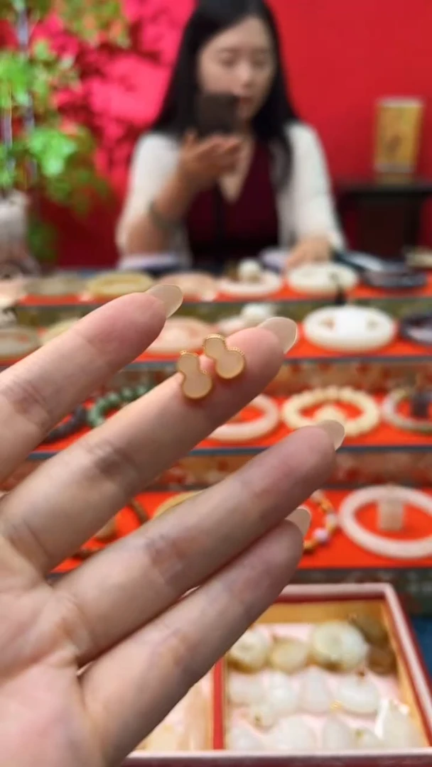 未镶嵌和田玉耳钉藕粉葫芦耳钉
