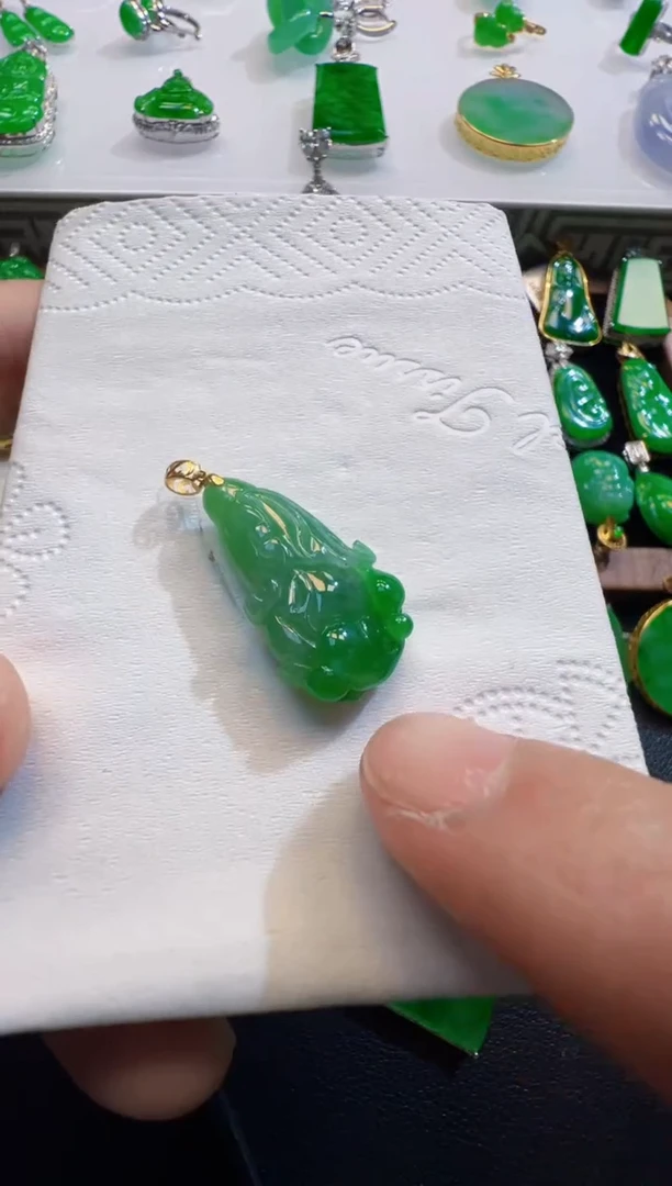 翡翠18K金镶嵌吊坠(不含链)白菜