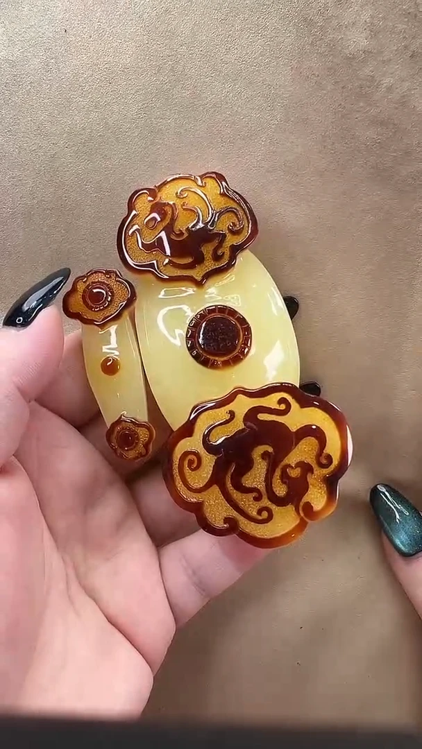 琥珀颈饰未镶嵌吊坠