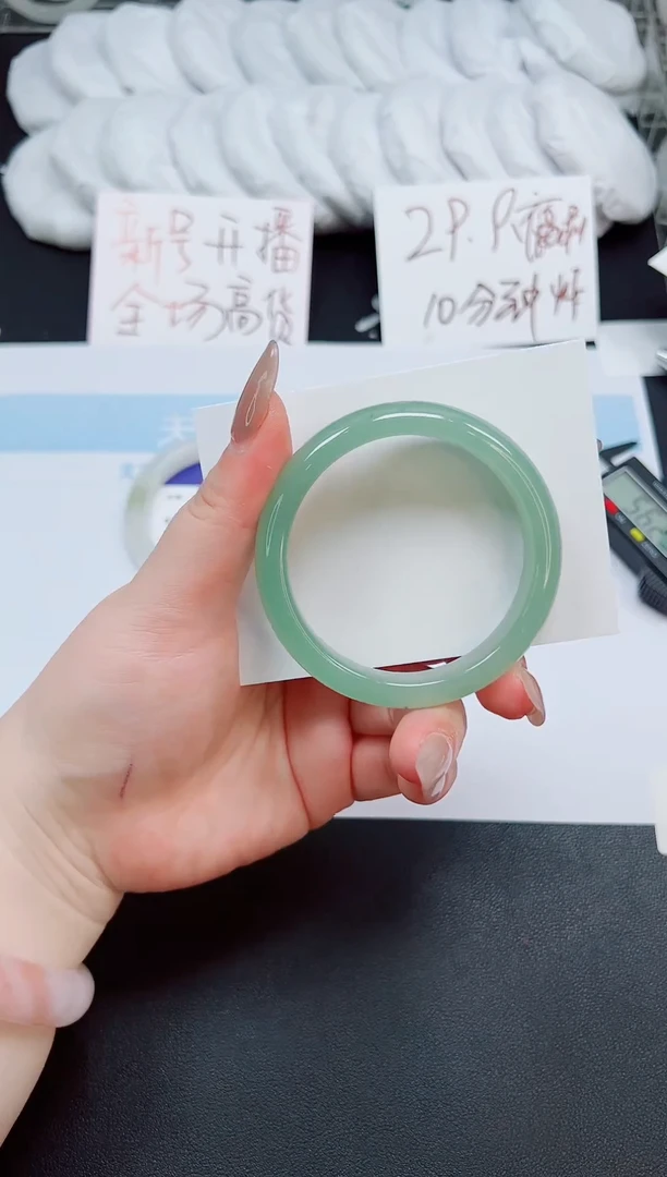 未镶嵌手镯石英岩玉396-56.4
