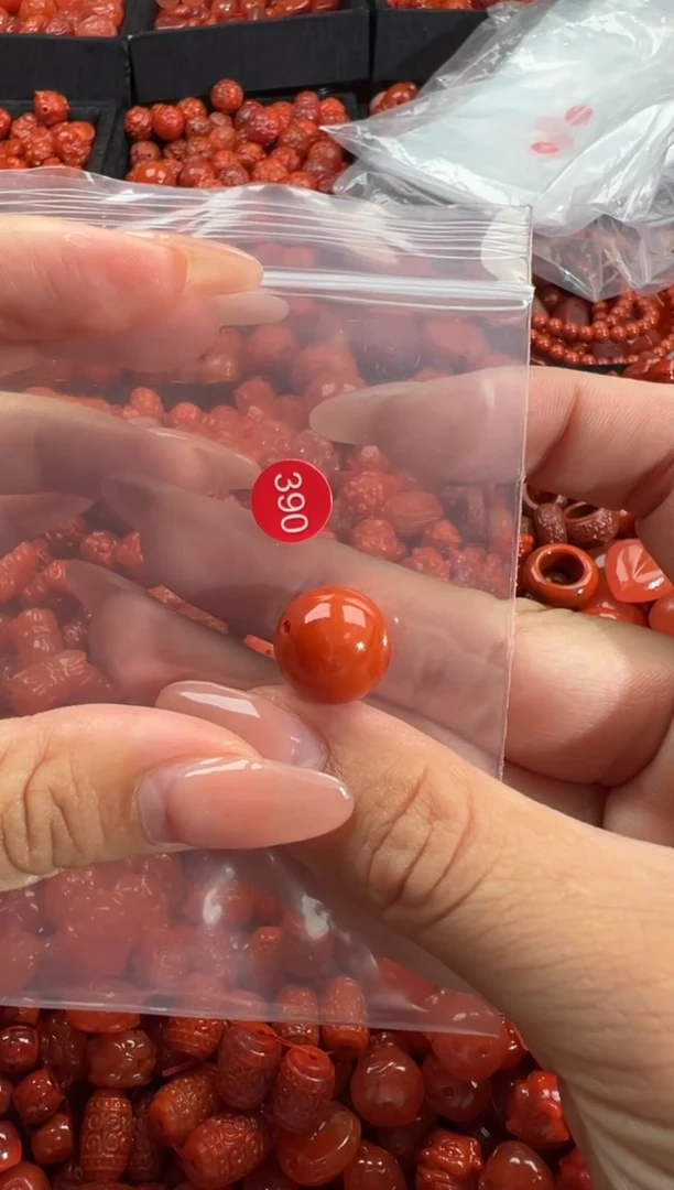 南红玛瑙未镶嵌颈饰1