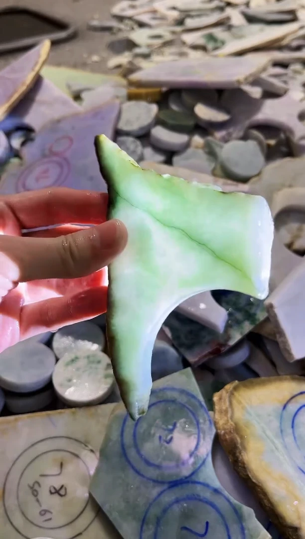 【闪购商品】翡翠颈饰未镶嵌A货吴平812