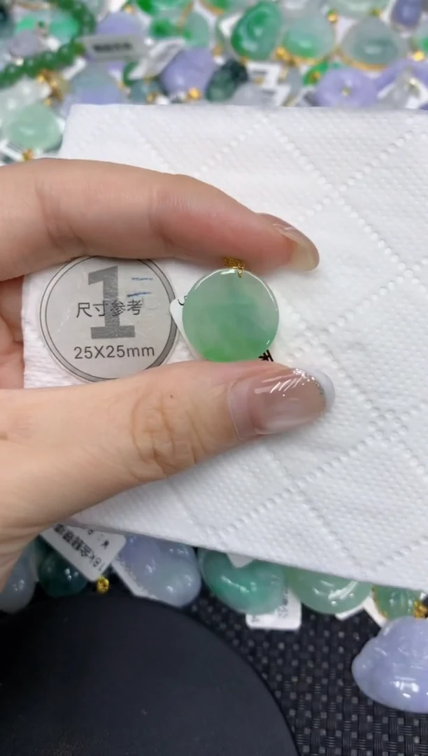 颈饰18K金镶嵌翡翠111111