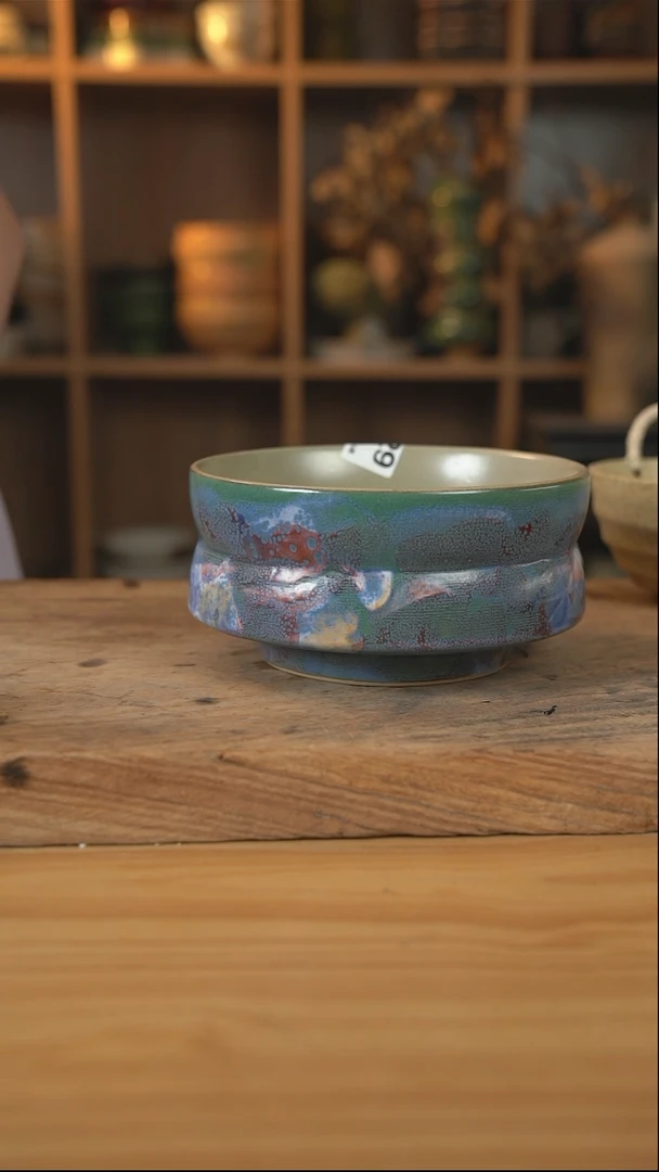 蓝色点彩系列的8英寸折腰盘