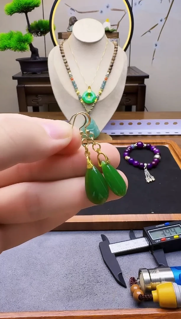 14K金镶嵌和田玉耳饰E119