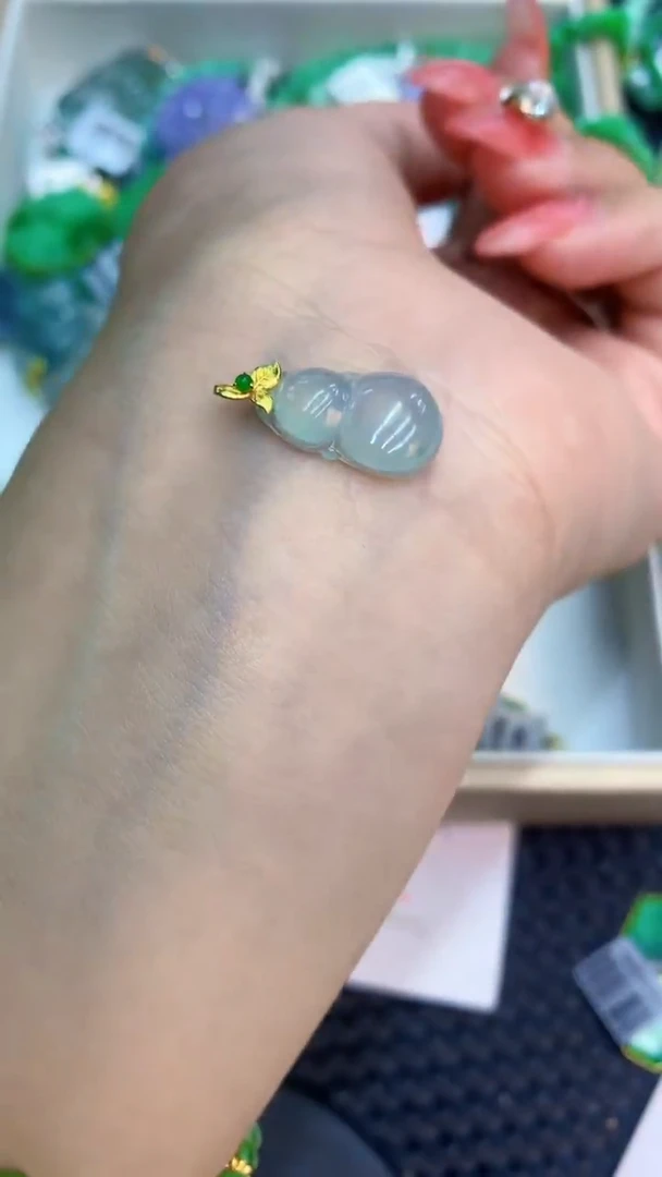 颈饰18K金镶嵌翡翠1