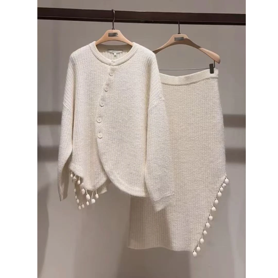 D25巨好看一整套茶里茶气别致独特高级感超好看米白色针织套装裙