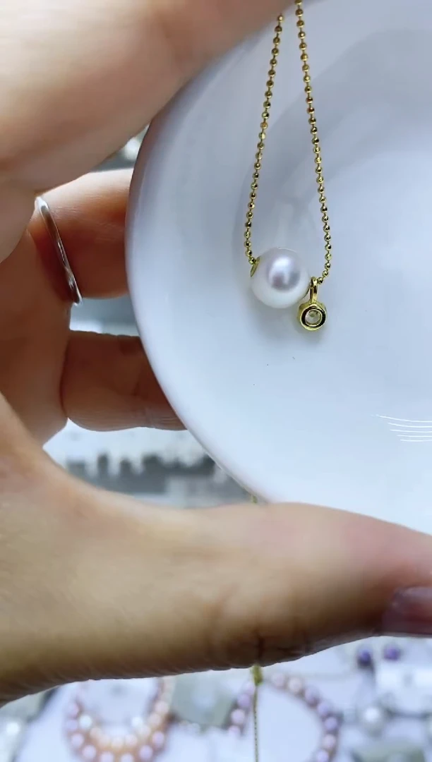 18K金镶嵌海水珍珠耳饰路路通