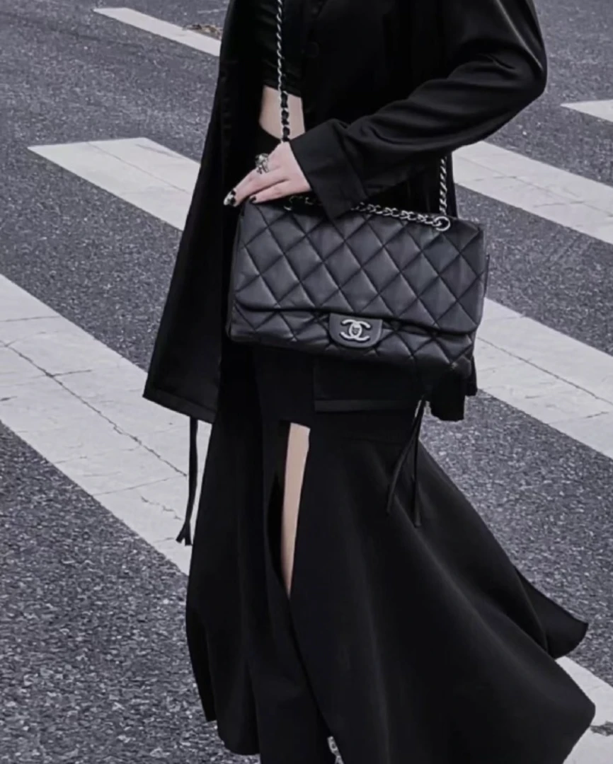 95新 Chanel/香奈儿 黑银大菱格风琴链条斜挎包 底长28 18开