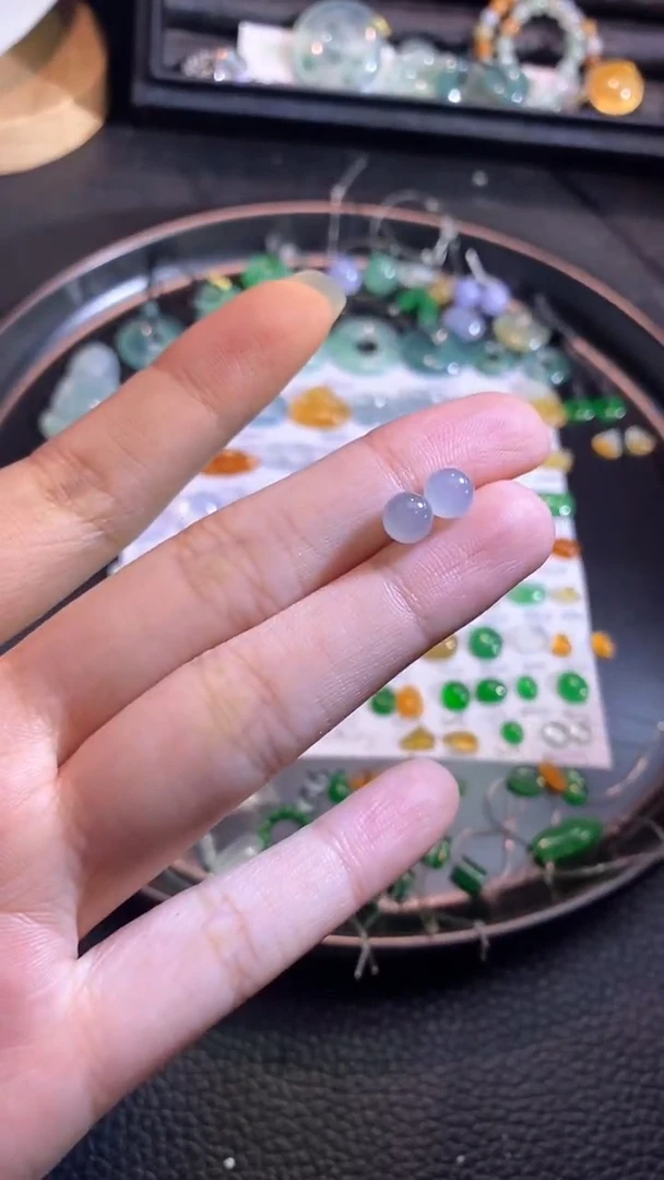 翡翠挂件未镶嵌珠子