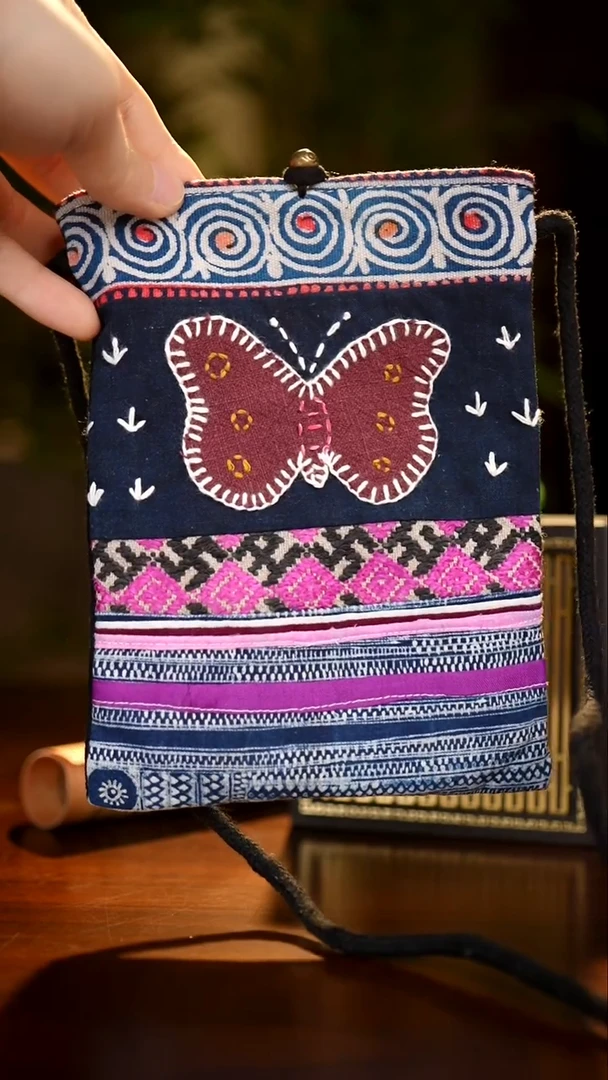 刺绣小****r私人定制苗族手工包S647