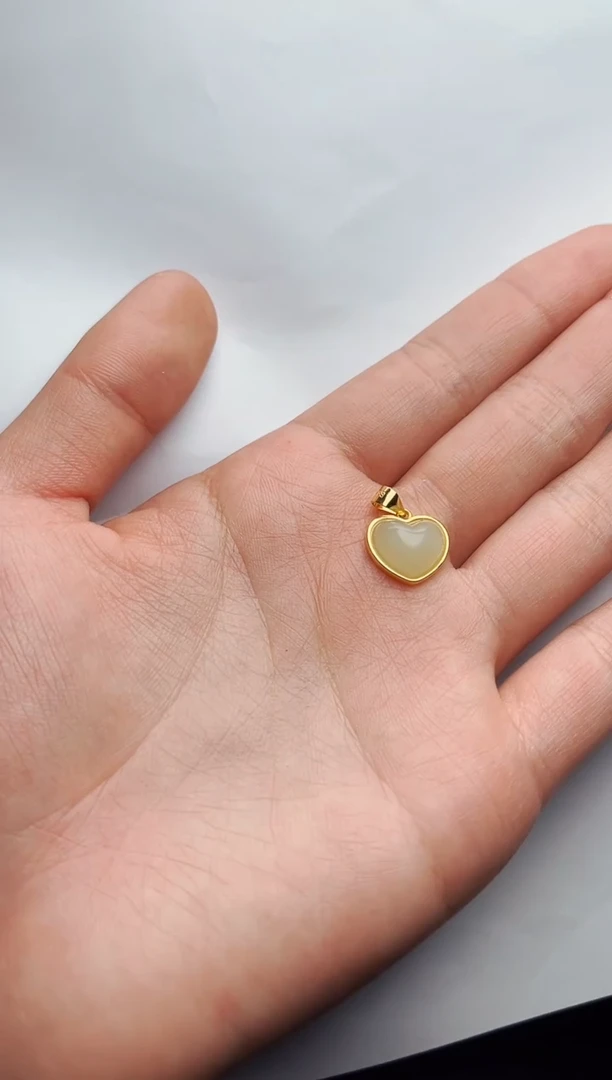 【闪购商品】和田玉颈饰银S925镶嵌爱心吊坠kk