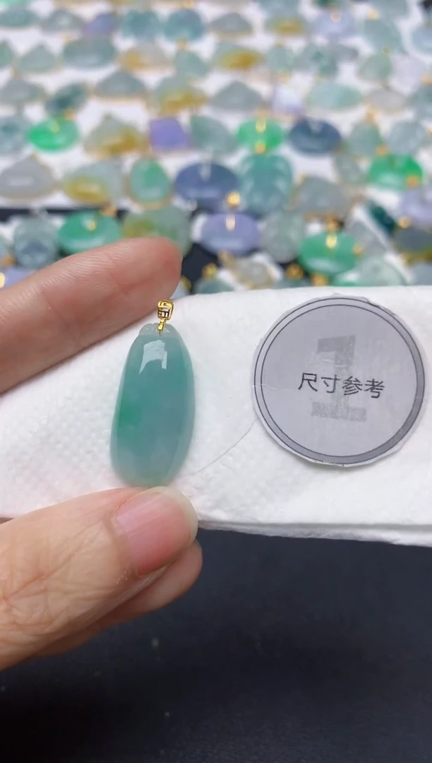 翡翠18K金镶嵌颈饰天然缅甸A货翡翠