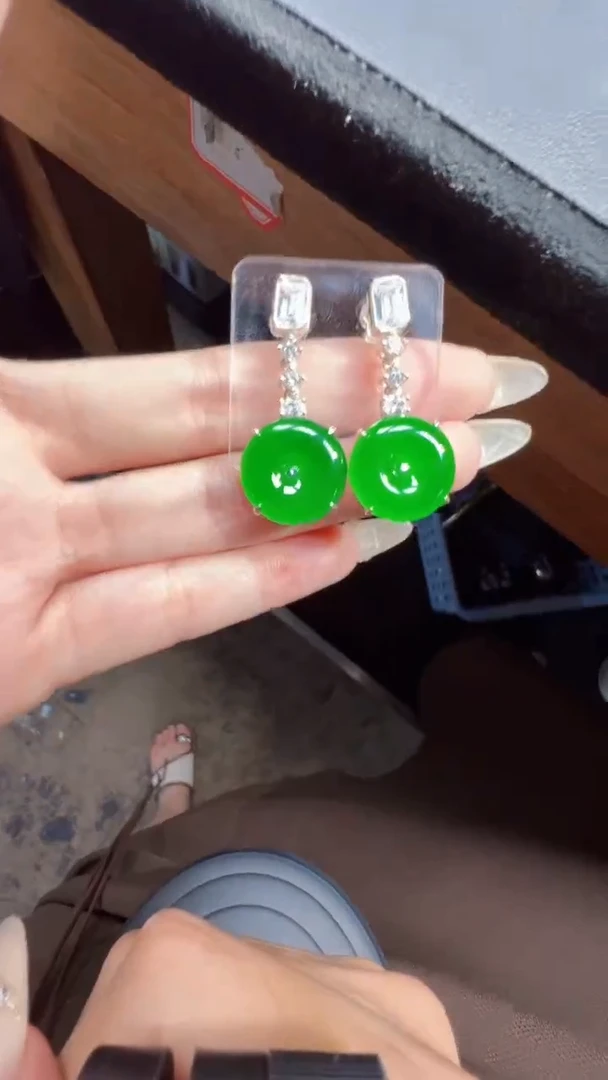 未镶嵌定制翡翠翡翠A货有轻微色差属于正常现象，耳扣多样性发货1