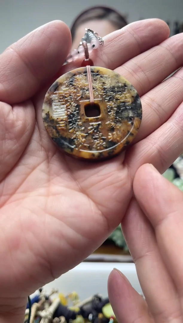 未镶嵌岫玉颈饰·