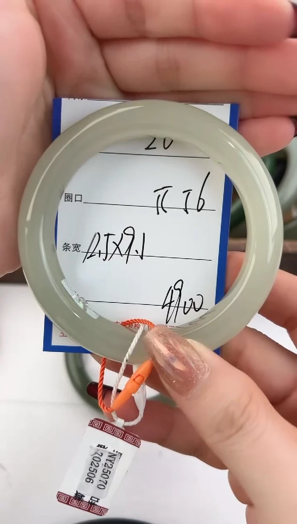 未镶嵌手镯和田玉20颜色微差无瑕疵