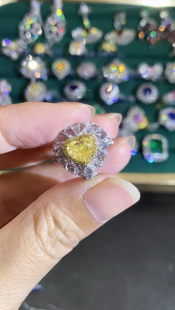 18K金镶嵌戒指钻石777