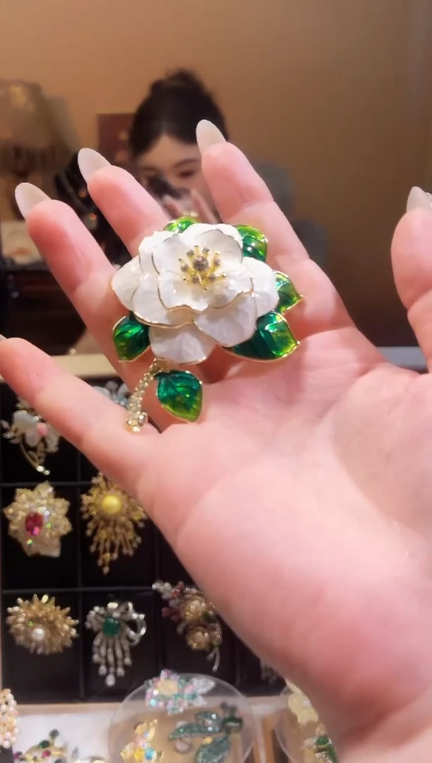 合成立方氧化锆铜合金白色花朵