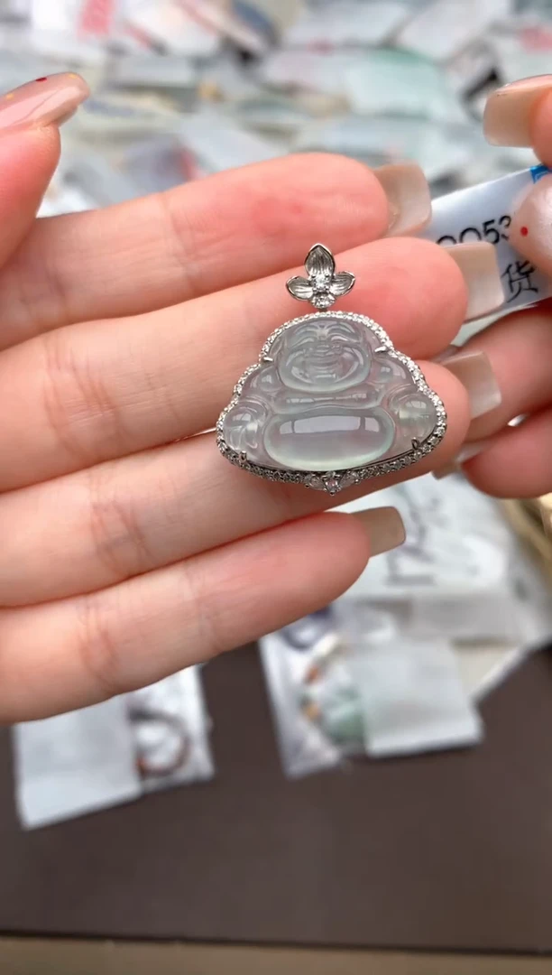 18K金镶嵌挂件翡翠一