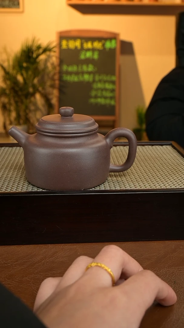 茶壶紫砂四号井本绿夹层紫泥 花呢 220cc