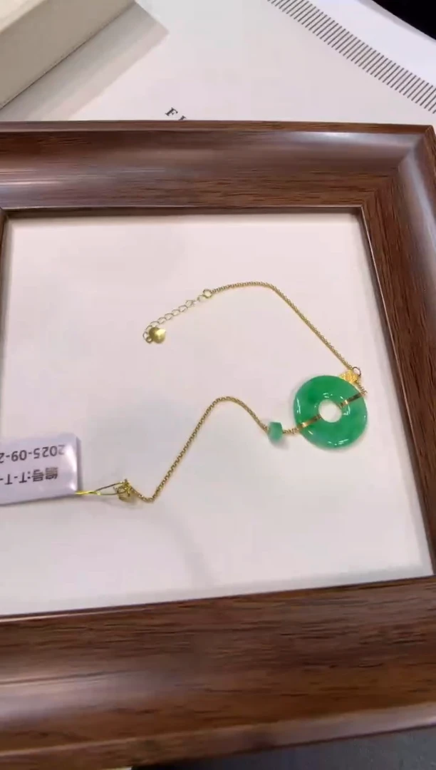 18K金镶嵌手链翡翠手链