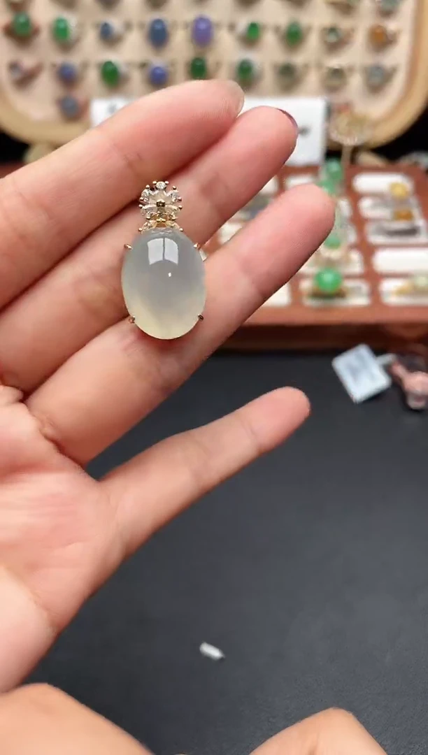 吊坠(不含链)未镶嵌翡翠一物一证一礼盒