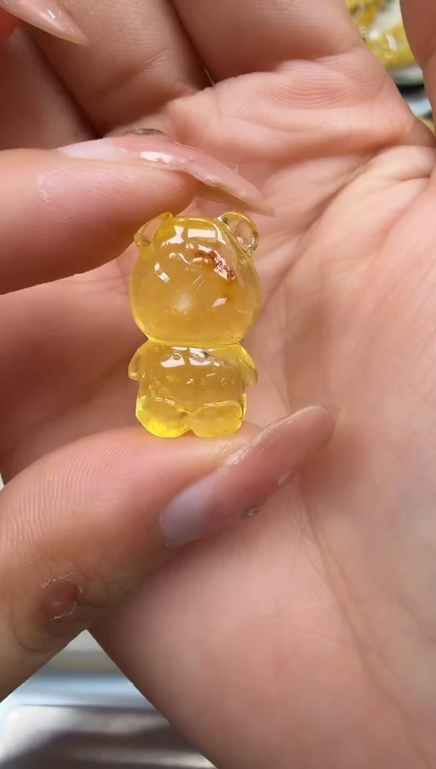 未镶嵌琥珀裸石如图