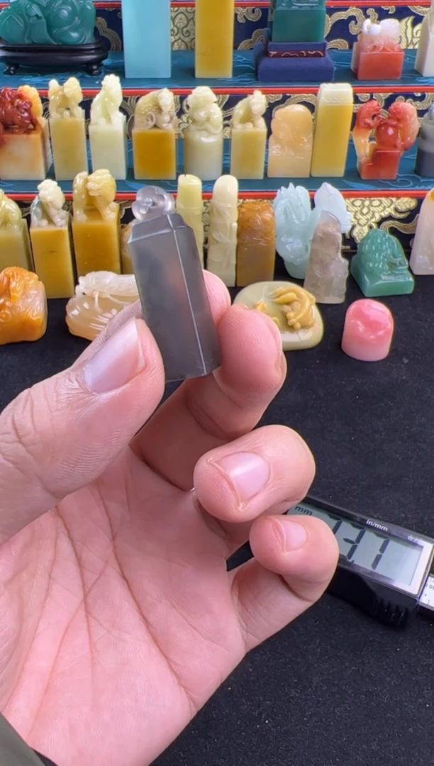 青田石岩门晶如意章0.9*3.4*0.9
