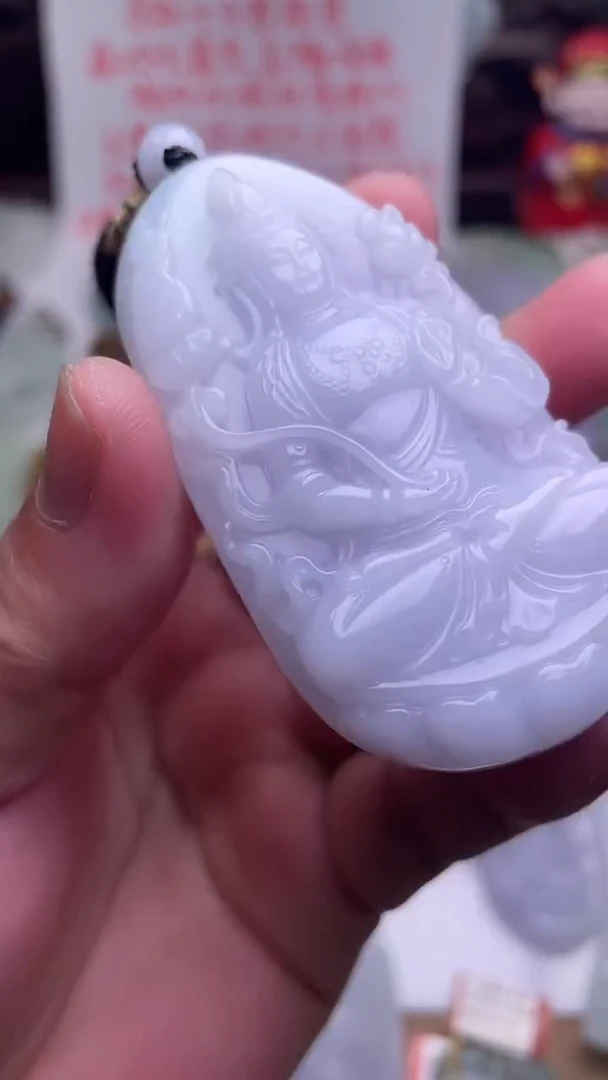 颈饰未镶嵌翡翠虚空藏