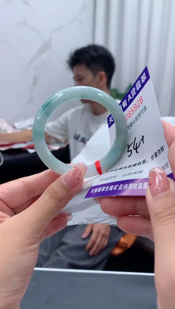 未镶嵌手镯翡翠有纹，完美者勿拍