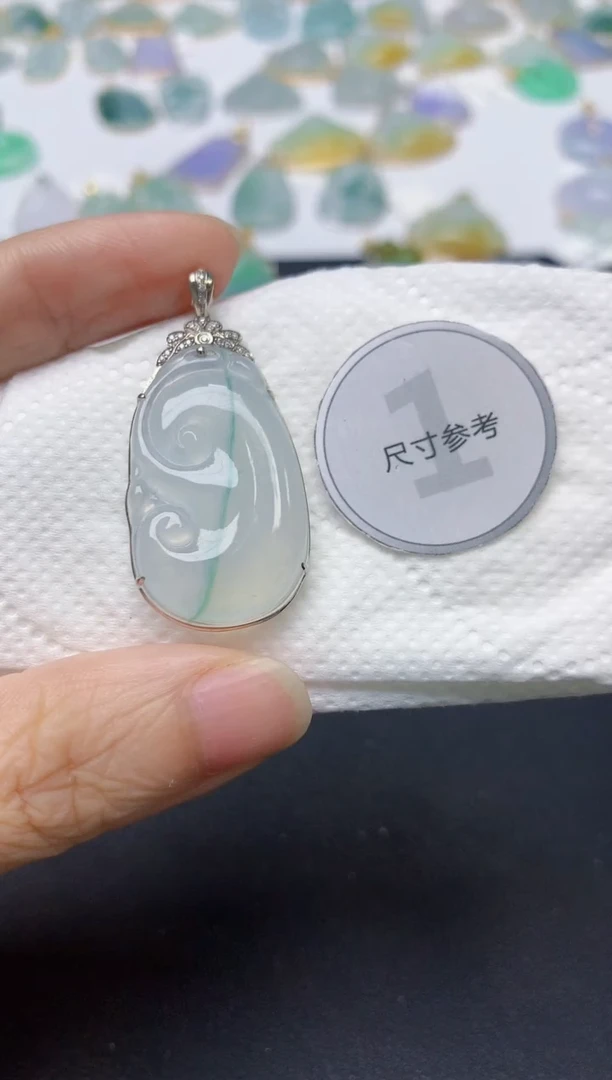 翡翠18K金镶嵌颈饰天然缅甸A货翡翠
