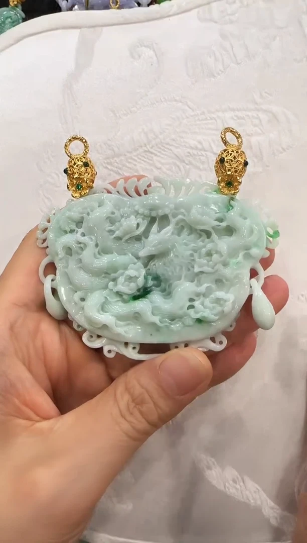 翡翠未镶嵌颈饰国风