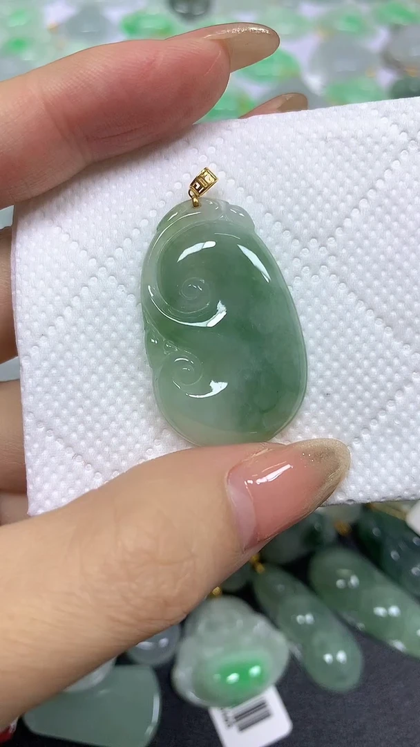 颈饰18K金镶嵌翡翠A货