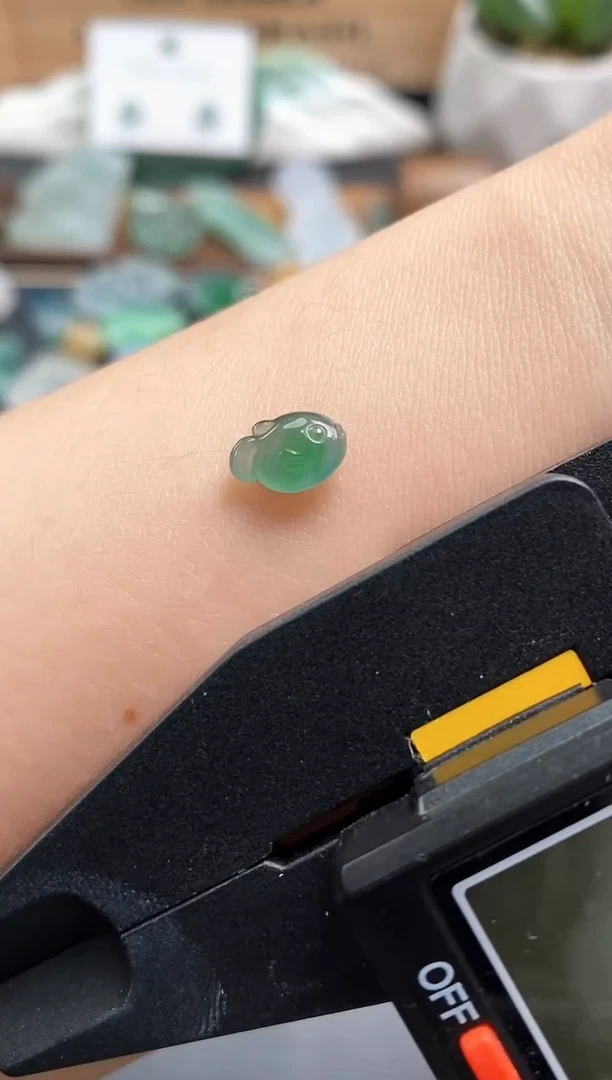 颈饰未镶嵌翡翠金鱼