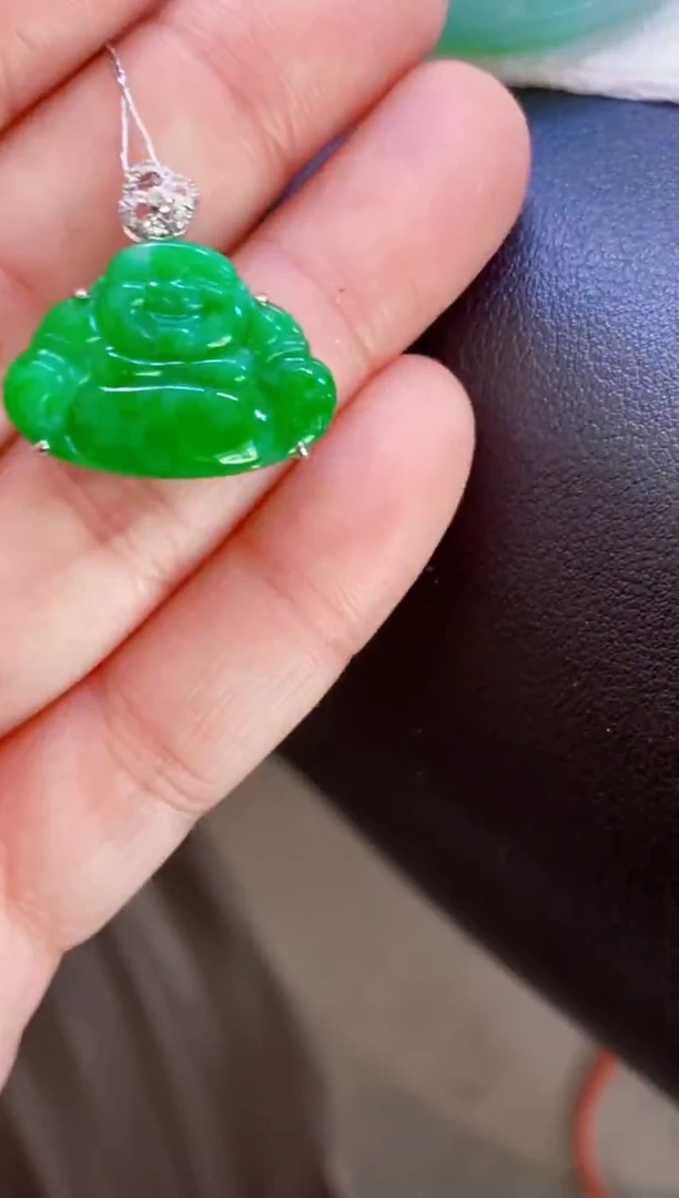 颈饰18K金镶嵌翡翠佛公