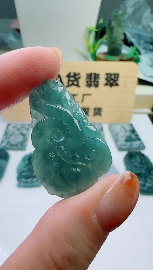 颈饰未镶嵌翡翠天然A货翡翠 多样性发其一