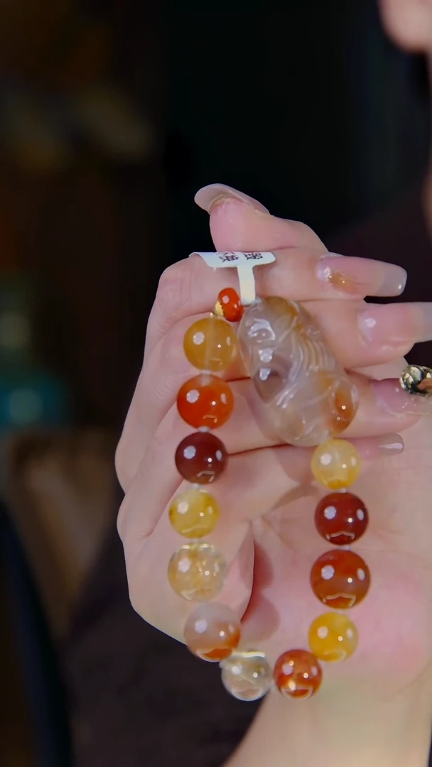 18K金镶嵌手链水晶兔毛九尾设计款