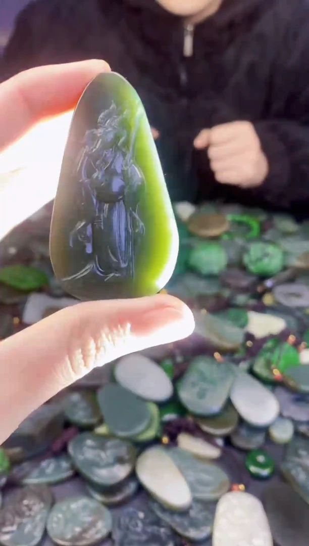 颈饰未镶嵌和田玉1