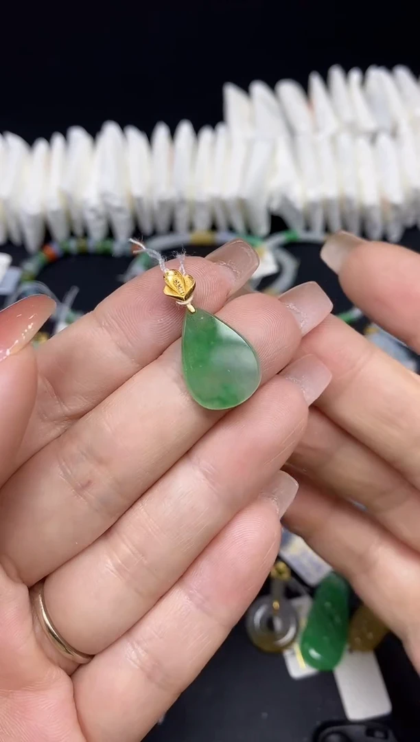 吊坠(不含链)18K金镶嵌翡翠水滴18K金扣镶嵌@@CMT