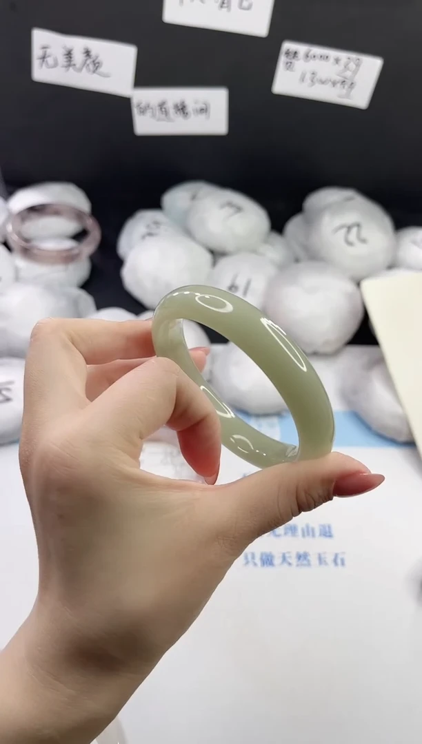 未镶嵌手镯石英质玉多样性发货V110