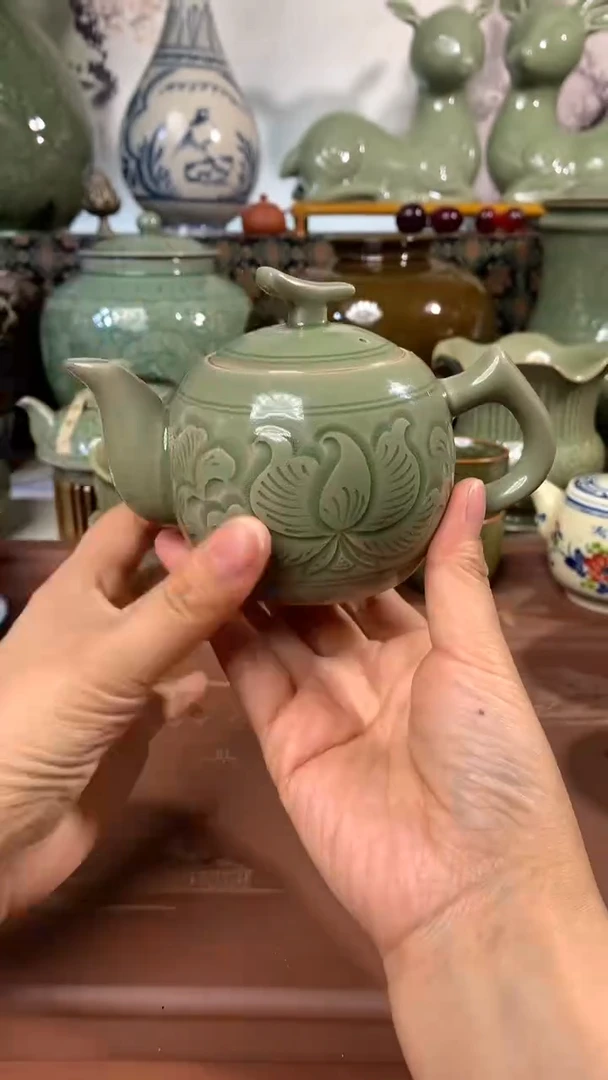 现代耀州窑微瑕青瓷刻花前任牡丹壶260CC一只