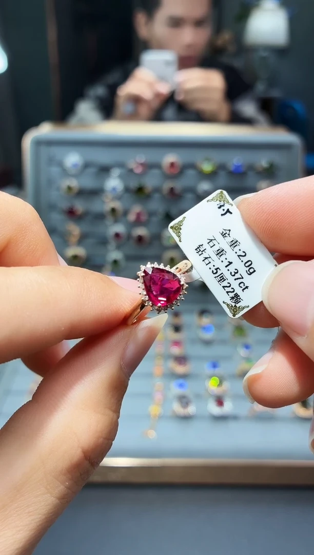 18K金镶嵌戒指碧玺1.37.