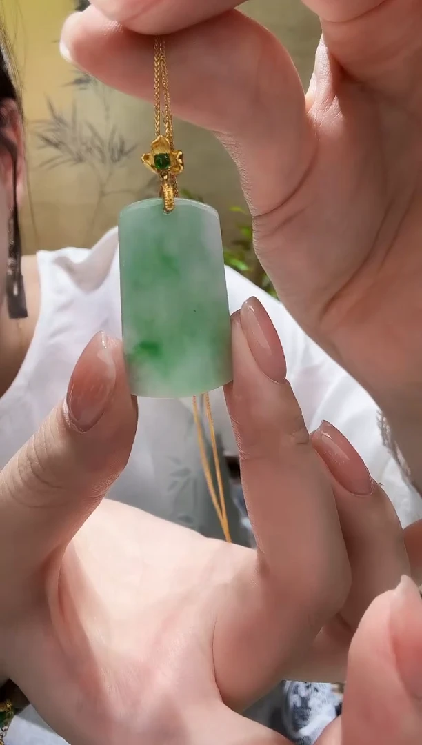 颈饰未镶嵌翡翠吊坠